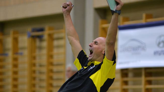 Schönenwerds Trainer Zharko Ristoski jubelt - sein Team hat den Leader besiegt.