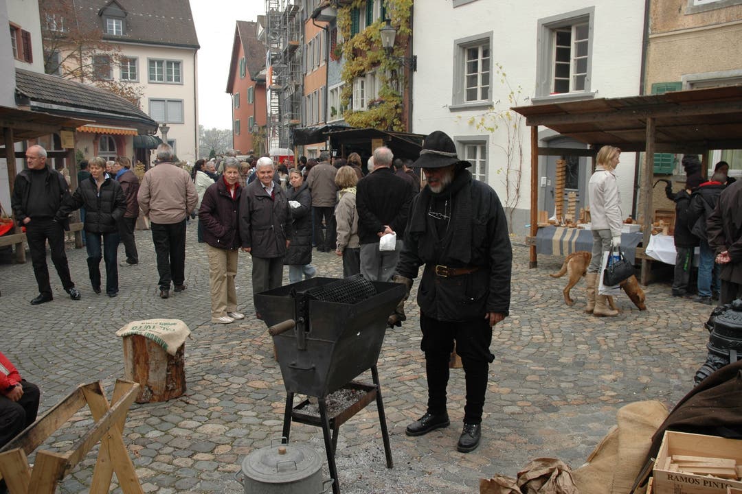 Herbstmarkt in Bremgarten Mit seinen 325 Ständen ist der "Markt der Vielfalt" ende Oktober ein beliebter Ausflugsort für Familien. Mit diversen kulinarischen Köstlichkeiten und 70 historischen Ständen gilt er als einer der vielfältigsten Märkte in Bremgarten.