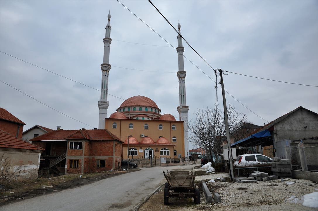 Die grössere der beiden Moscheen von Preševo. Der Ort ist zum grössten Teil albanischsprachig und muslimisch.
