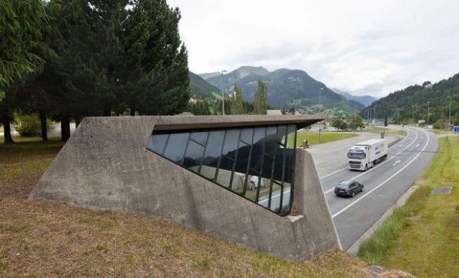 Südportal des Gotthard-Strassentunnels: Gebühren für die Durchfahrt? Foto: Keystone/Gaetan Bally