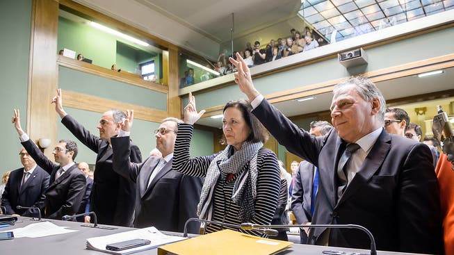 Die Vereidigung des Walliser Staatsrats fand wie geplant statt. Von links: Frédéric Favre (FDP), Christophe Darbellay (CVP), Roberto Schmidt (CVP), Esther Waeber-Kalbermatten (SP) und Jacques Melly (CVP).