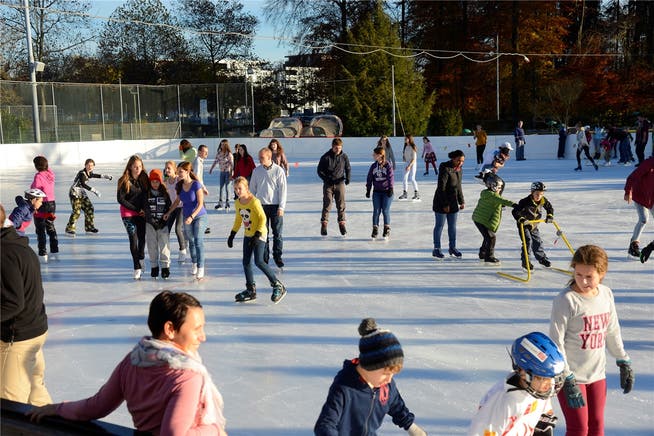 Schon bald geht die Eis-Saison in Zuchwil wieder los. Am Betrieb sollen sich die Regionsgemeinden finanziell beteiligen. HJS