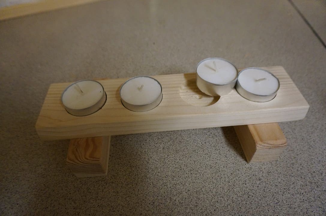 Diesen Kerzenhalter hat die 12-jährige Nichte mithilfe von Walter Lips hergestellt.