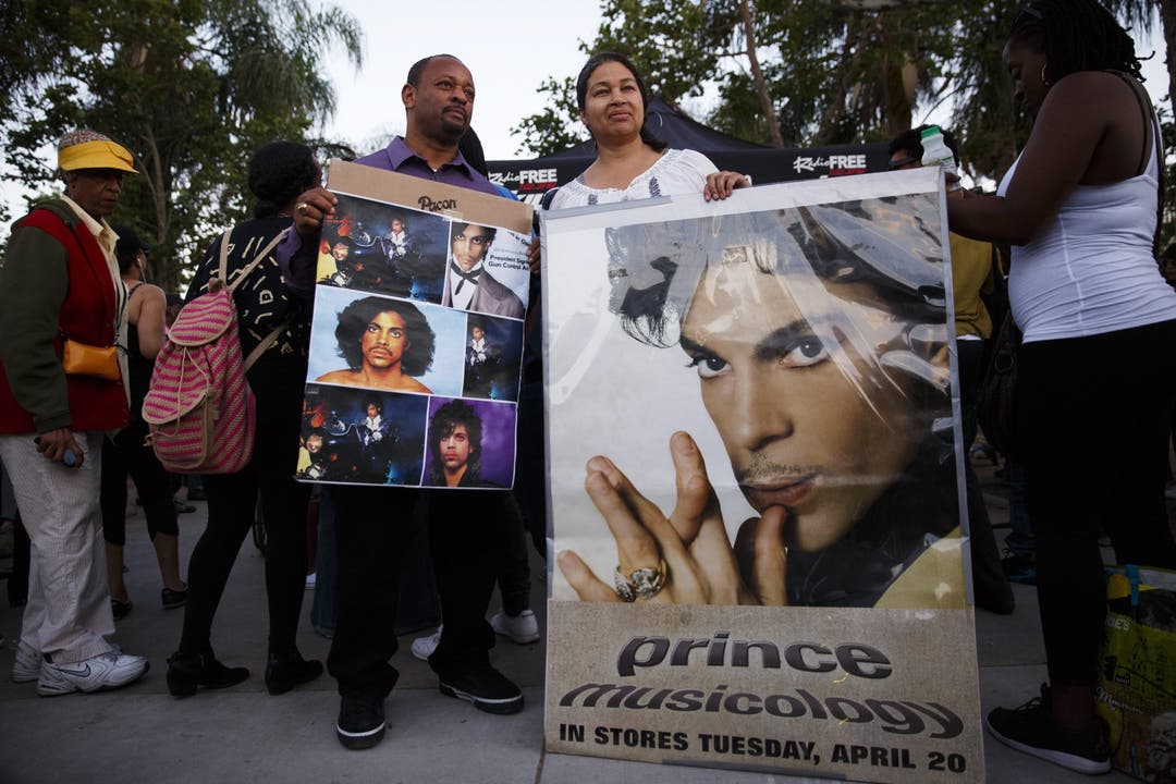 Fans trauern in Los Angeles im Prince.
