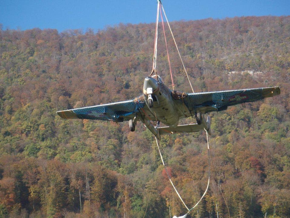 Im Herbst 2014 wurde das Flugzeug per Super Puma von Pieterlen nach Laupersdorf gebracht