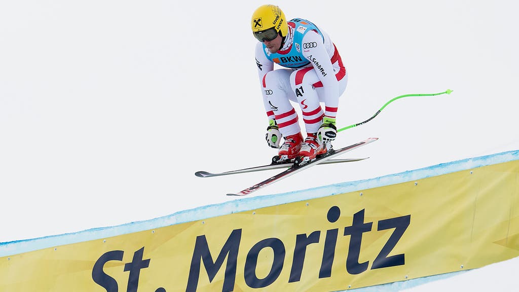 Max Franz aus Österreich im Sprung während dem Super-G von St. Moritz.