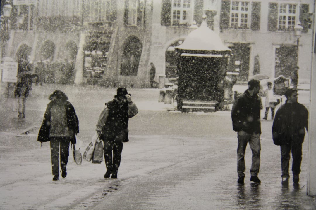 Das Marronihüsli als Wegmarke im Schneetreiben am Stephanstag 1995.