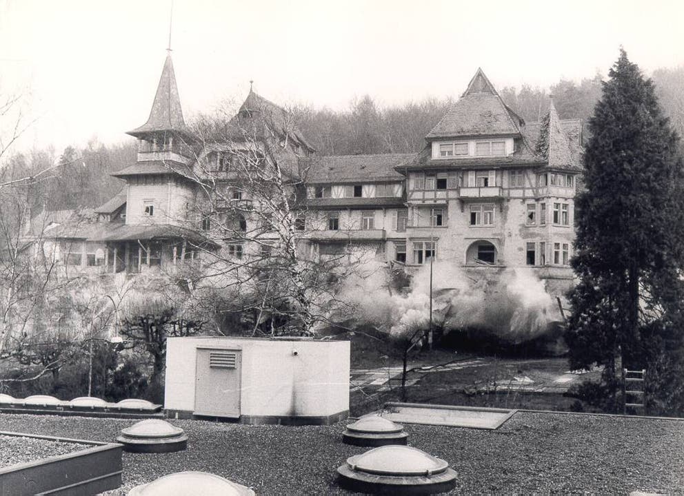  Anfang der 1970er Jahre wurde das ursprüngliche Hotel Dolder Waldhaus gesprengt.