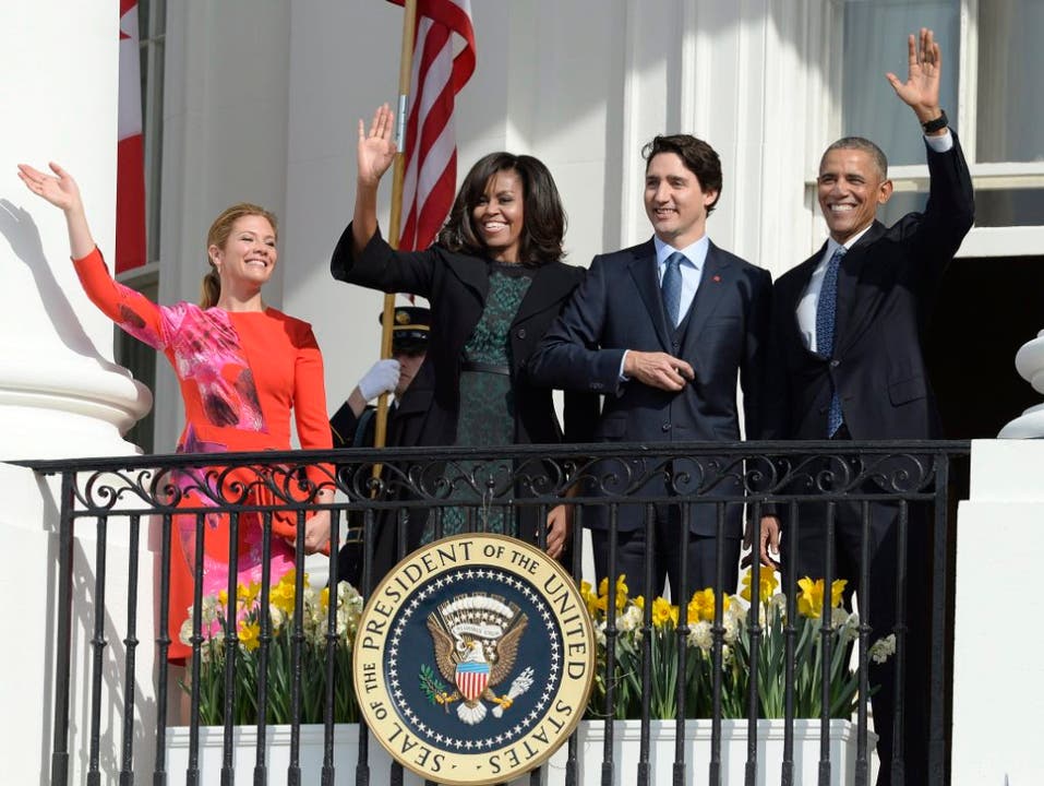 Historisches Treffen nach zwei Jahrzehnten Pause. Empfang im Weissen Haus in Washington, von links: Sophie Grégoire Trudeau, US-First Lady Michelle Obama, der kanadische Premier Justin Trudeau und der Gastgeber, US-Präsident Barack Obama.