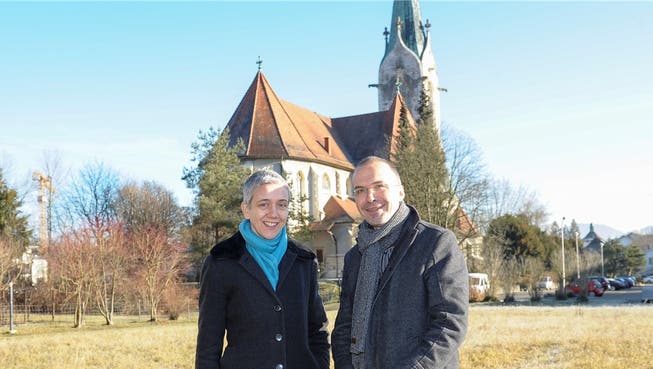 Sabine Kokontis von der evangelisch-reformierten und Christof Klingenbeck von der römisch-katholischen Kirche spannen für das Flüchtlingsprojekt zusammen.