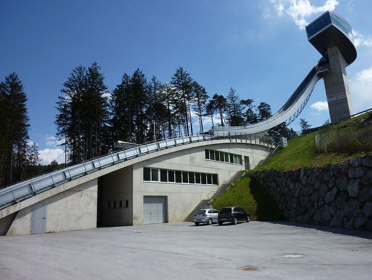 Auch eine Skisprungschanze hat Hadid im Jahr 2002 entworfen: Bergisel Ski Jump in Innsbruck, Österreich