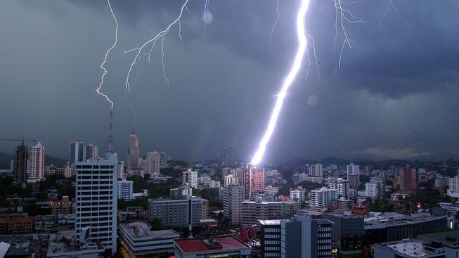 Ein Gewitter über Panama City. (Symbolbild)