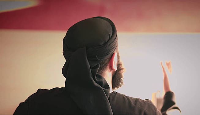 Abu Walaa achtet in seinen Videos darauf, dass sein Gesicht nicht zu sehen ist. youtube