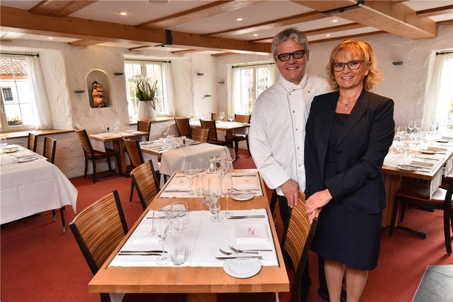 Die Tische im Restaurant «Chutz» in Oberbuchsiten von Peter Oesch und Bernadette Rickenbacher sind bereits gedeckt.