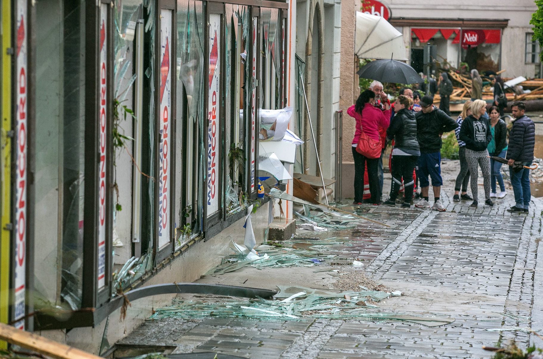 Unwetter - Hochwasser In Bayern: Mehrere Tote – Videos Zeigen Die ...