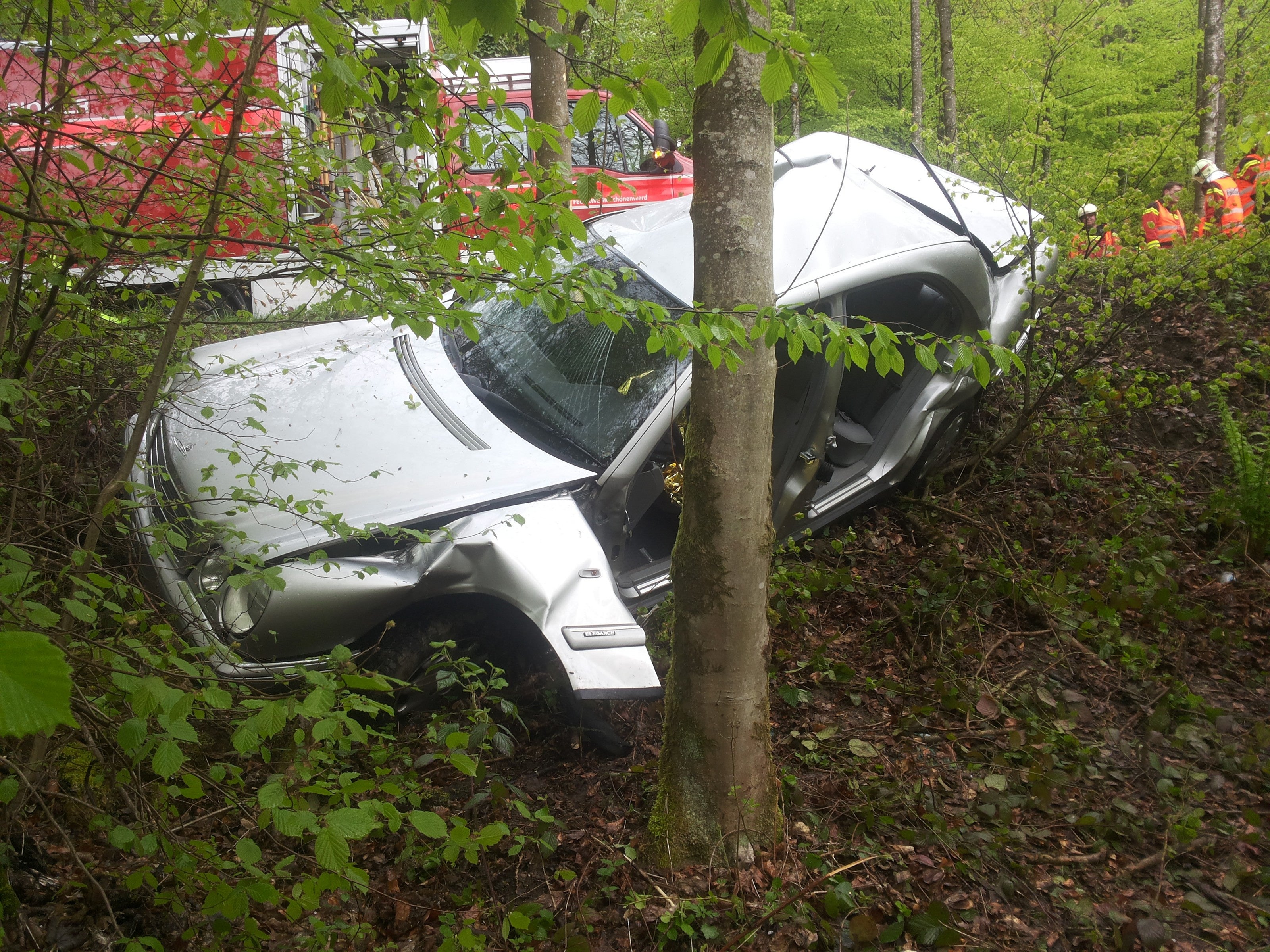 Bildstrecke - Unfall In Gretzenbach: Auto Kommt Von Der Strasse Ab