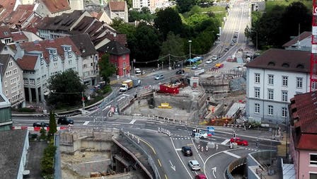 Seit einem Jahr wird in Baden an der wichtigsten Kreuzung gebaut.