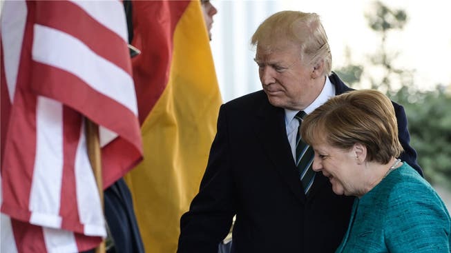 Umarmung gabs keine, die Gespräche verliefen sachlich: Angela Merkel war gestern zu Besuch bei Donald Trump im Weissen Haus in Washington. CLEMENS BILAN/EPA/KEY