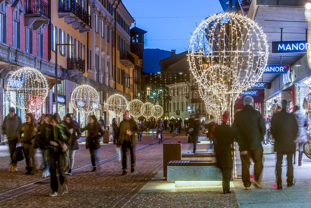 Die Schweiz im Lichtermeer: So viel Mühe geben sich die hiesigen Behörden Bellinzona 2015.