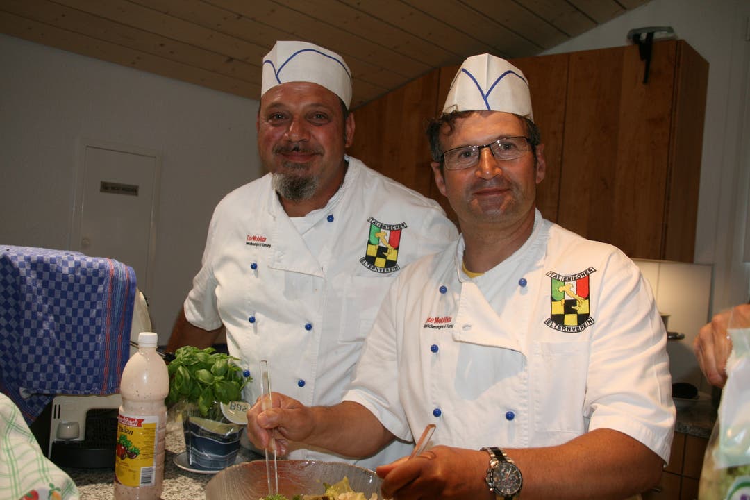 Penne-Köche Roger Bove (links) und Nicola Santono verwöhnen die Gäste.