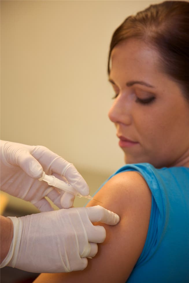 Die Grippeimpfung erhitzt auch dieses Jahr die Gemüter: Impfen oder nicht? Symbolbild