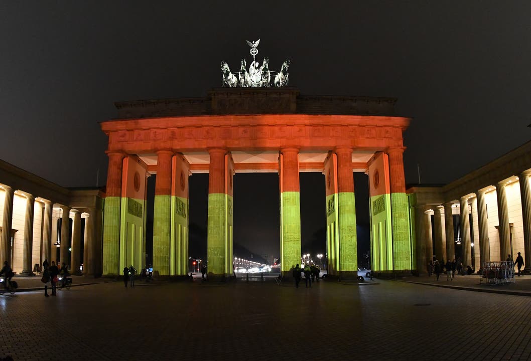 Das Brandenburger Tor in den deutschen Farben