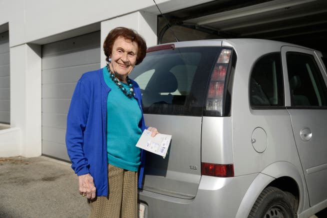 Elisabeth Pfluger (97) darf bis auf weiteres nicht mehr Auto fahren. Sie ist entrüstet und meint: «Ich bin halt die Ausnahme von der Regeln.