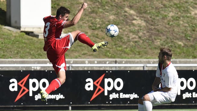 Yves Weilenmann zeigt vollen Einsatz: Im Trikot des FC Baden, für den er diese Saison schon fünf Tore schoss.