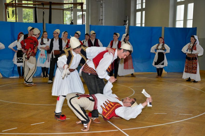 Kulturnacht Grenchen Taenze aus dem Balkan mit der Tanzschule SHOTA 02
