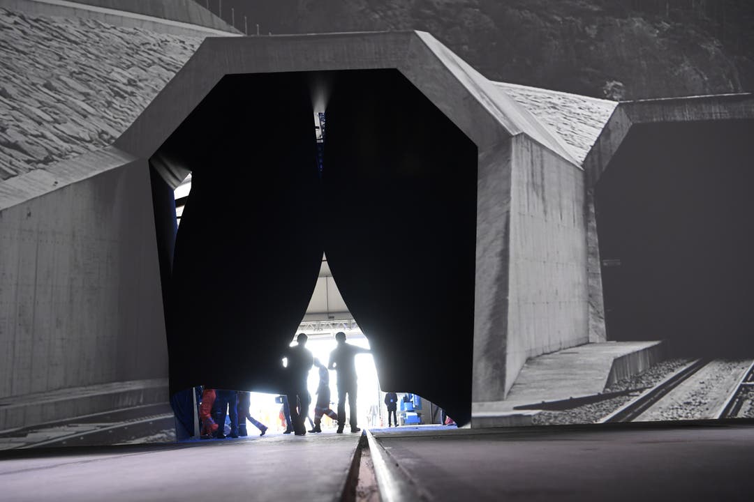 Alles ist bereit am Eröffnungstag des Gotthard-Basistunnels am Mittwoch, 1. Juni 2016, auf dem Festplatz Rynächt in Erstfeld. Der Gotthard-Basistunnel ist mit seinen rund 57 Kilometern Länge der längste Eisenbahntunnel der Welt.