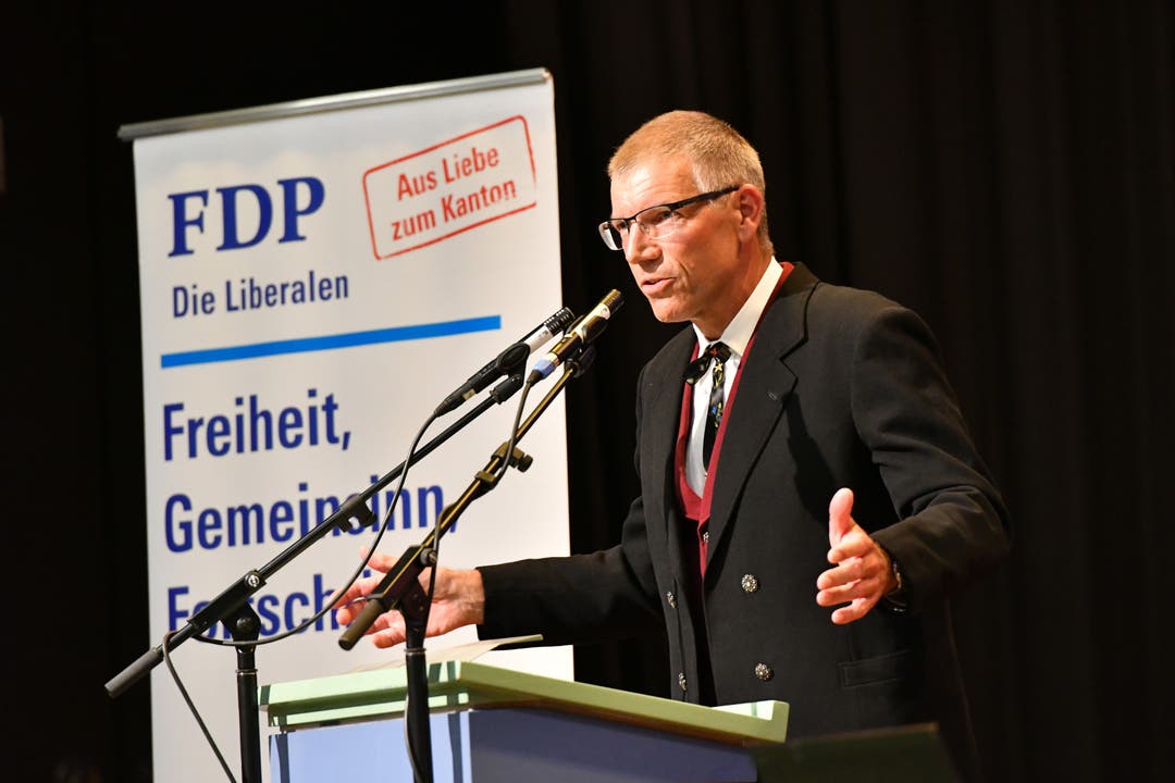Kandidat Frank-Urs Müller spricht zu den Delegierten