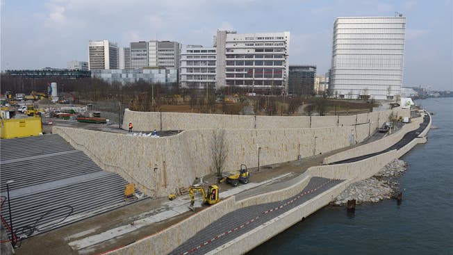 Der neue Rheinuferweg sollte eigentlich bereits 2012 eröffnet werden. Am Samstag ist es nun endlich so weit. (Archiv)