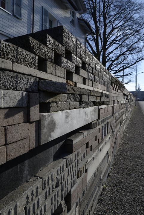 Gebaut worden ist die Mauer durch das Gartenbauunternehmen Flury und Emch AG in Deitingen
