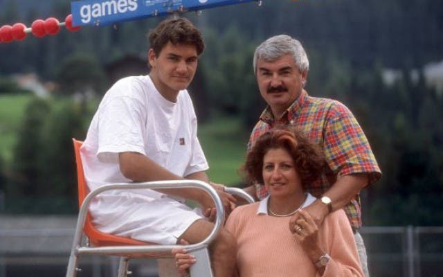 1998 wurde Roger Federer Juniorenweltmeister: Dieses Foto mit seinen Eltern Robert und Lynette zeigt den Startschuss einer grandiosen Karriere.