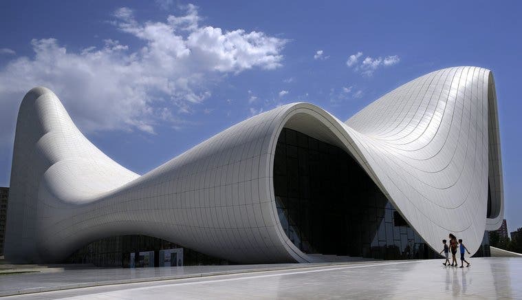 Eines der modernen Symbole von Baku, Aserbaidschan: Das Heydar Aliyev Center.