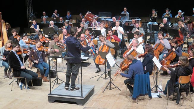 Das Argovia Philharmonic testet mit Rimsky-Korsakows «Scheherazade» die Akustik der Alten Reithalle. Jürg Nyffenegger