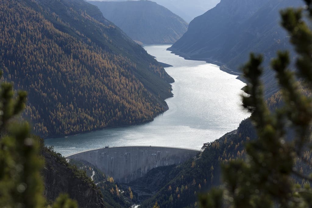 Lago di Livigno nähe Zernez im Engadin - ein Beispiel internationaler Zusammenarbeit.