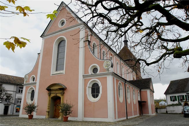 In der katholischen Pfarrei St. Verena in Bad Zurzach – auf dem Bild ihre Pfarrkirche, das Verenamünster – ist es zu einem Eklat gekommen.