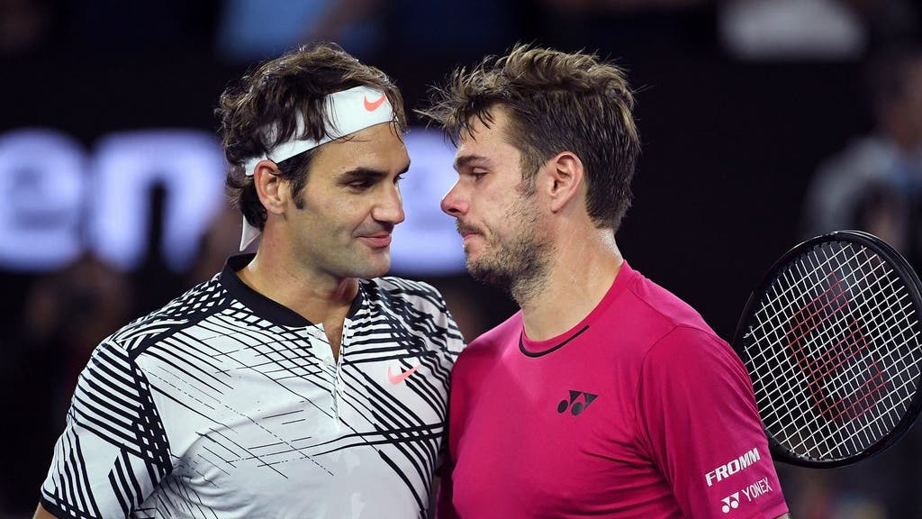 Ein enttäuschter Stan Wawrinka gratuliert Federer zum Sieg.