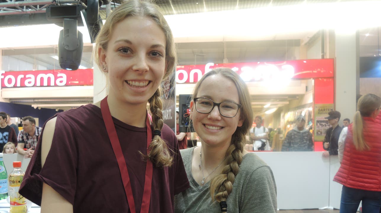 «Wir sind aus der Innerschweiz hergereist und kommen nächstes Jahr wieder.» Sarina Zügler (li) und Nina Langenbach aus Altendorf