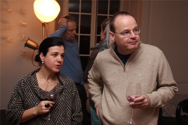 Gastgeberin Manuela Enzler mit Autor Marc Djizmedjian. wpo