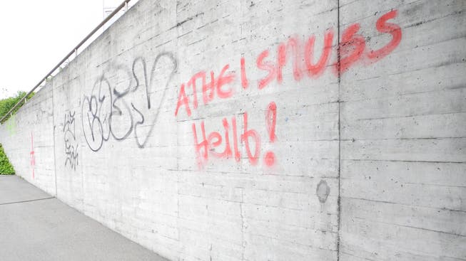 Um Schmierereien leichter entfernen zu können, verwendet die Stadt seit einigen Jahren einen Graffitischutz.