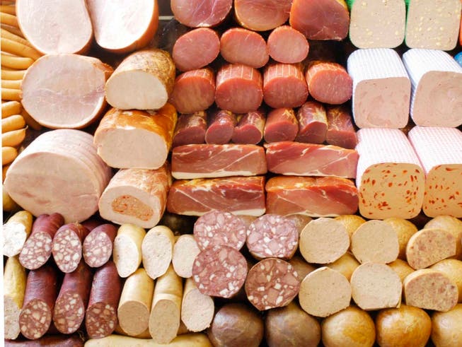 Schweinefleisch wie Geschnetzeltes, Plätzli, Halssteaks und Würste landet in der Schweiz seltener auf dem Teller. (Symbolbild)