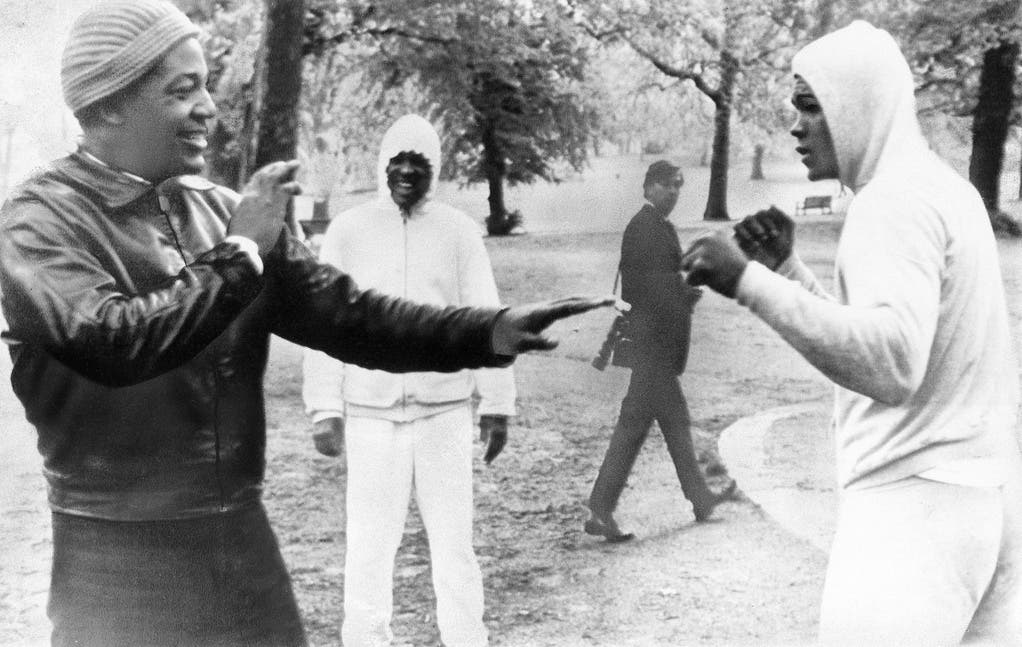Muhammad Ali (rechts) 1966 mit seinem Freund Jim Brown im Hyde Park, London