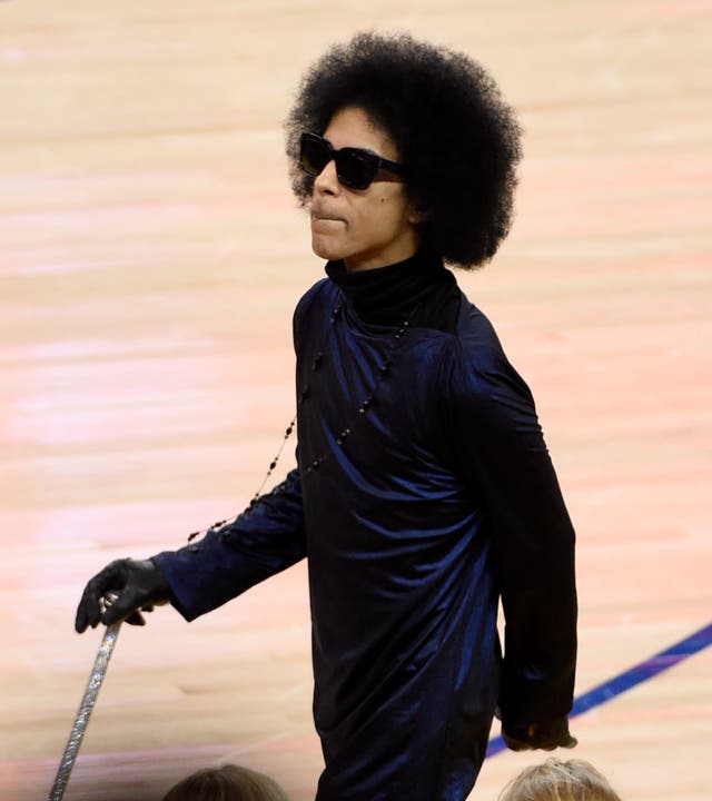 Eines der letzten öffentlichen Bilder von Prince: Am 3. März 2016 verlässt er ein Basketballspiel in Oakland, Kalifornien.