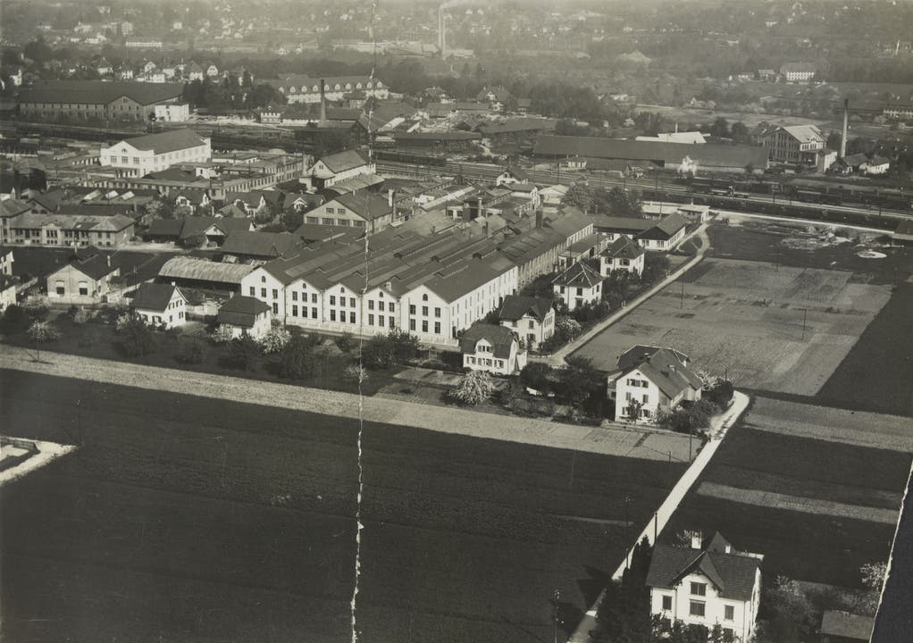 Im Torfeld, irgendwann zwischen 1918 und 1937. Mit den Werkhallen der Firma Oehler &amp; Cie.
