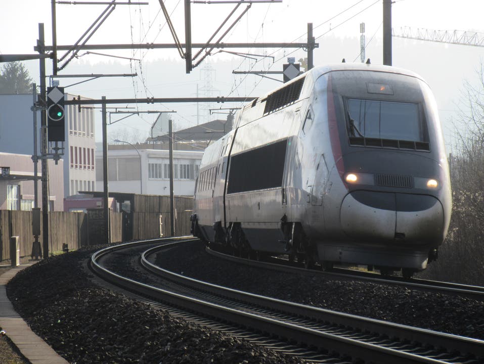 undefined SBB Baustelle Gretzenbach: TGV unterwegs nach Zürich.