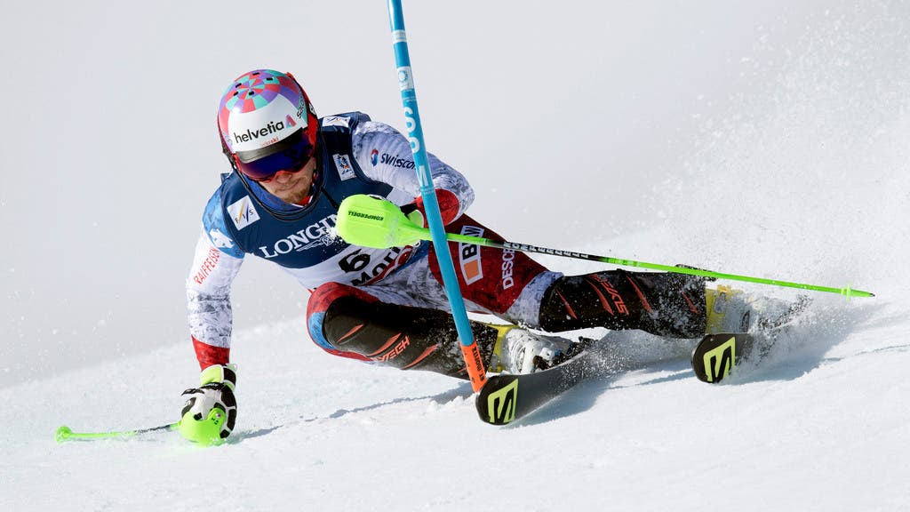 Er legte einen weltklasse Slalom hin und nimmt sogar Marcel Hirscher und Alexis Pinturault Zeit ab.