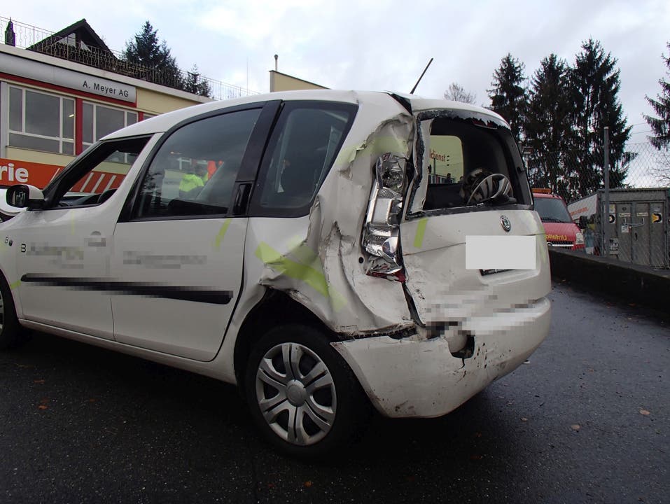 Mehrere Ambulanzbesatzungen und Patrouillen der Kantonspolizei rückten an die Unfallstelle aus.