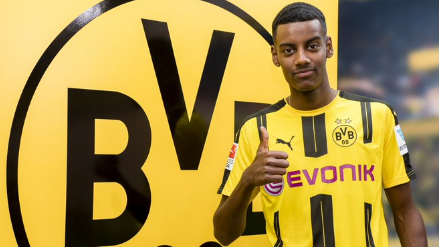 Borussia Dortmund holt sich das erst 17-jährige schwedische Wunderkind Alexander Isak.